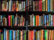 Cat de greu se despart oamenii de cartile vechi din biblioteca? Cand apeleaza la cumparatori de carti vechi? cumpar carti de orice fel